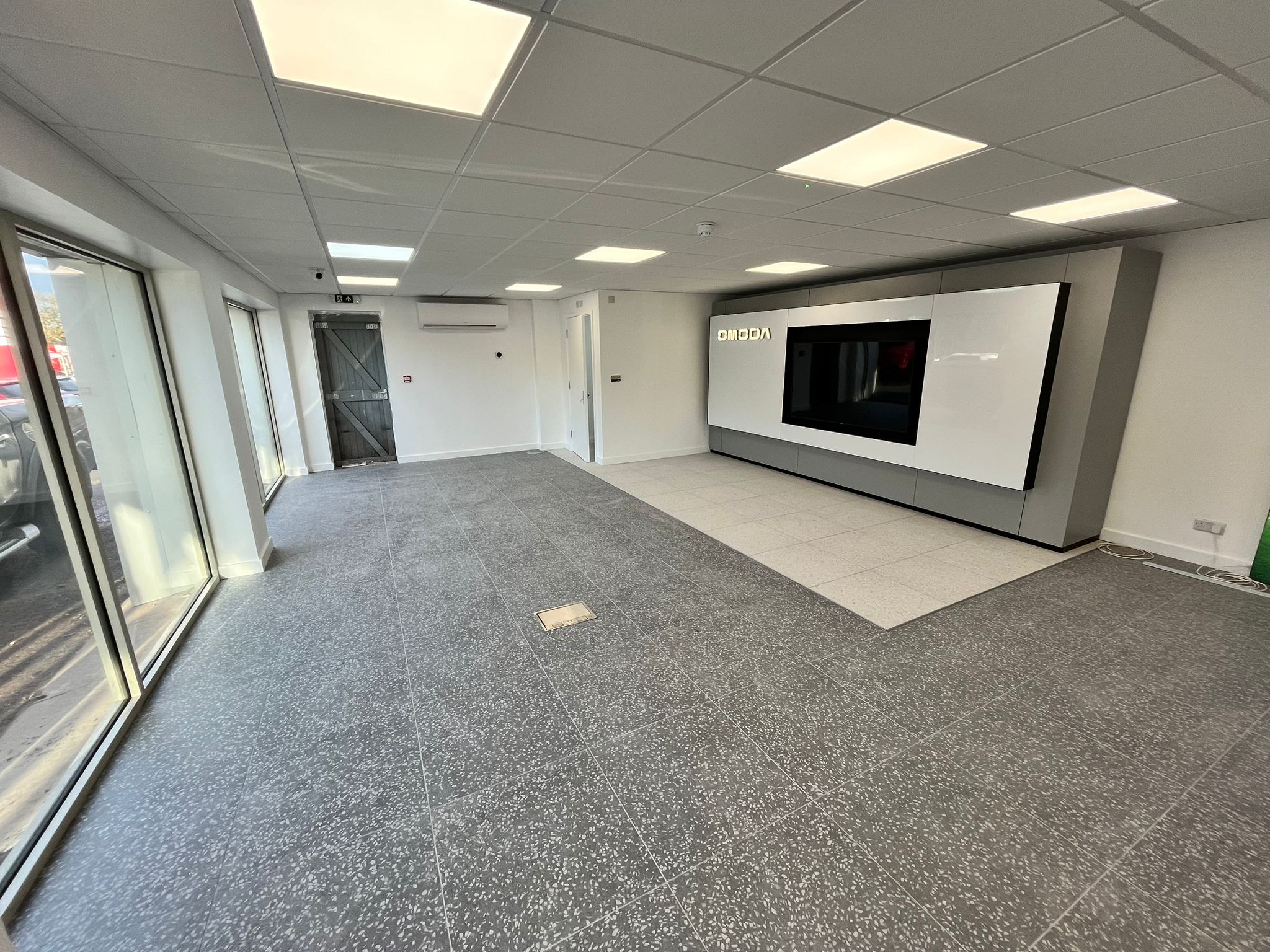 Richmond Ceramics - UK Tile Contractor - Halesowen Car Showroom